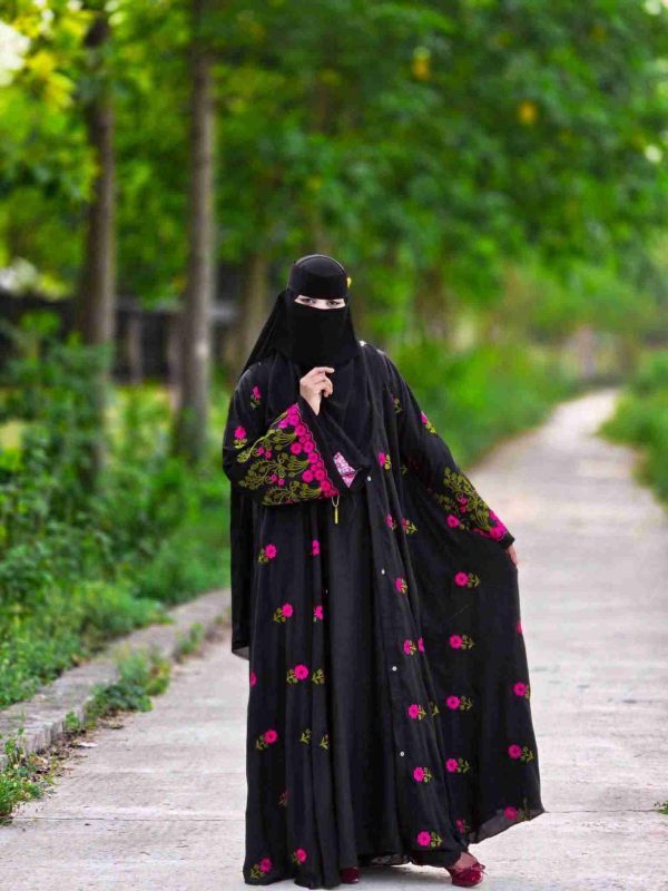 প্রিমিয়াম  চেরি কাপড়ের  এমব্রয়ডারি  বোরকা